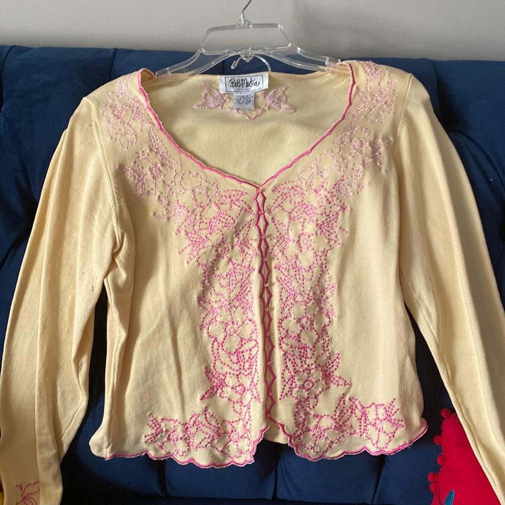 Yellow sweater with pink details
